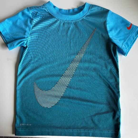 Nike children's dri-fit t-shirt size 6 Med. - Picture 1 of 3